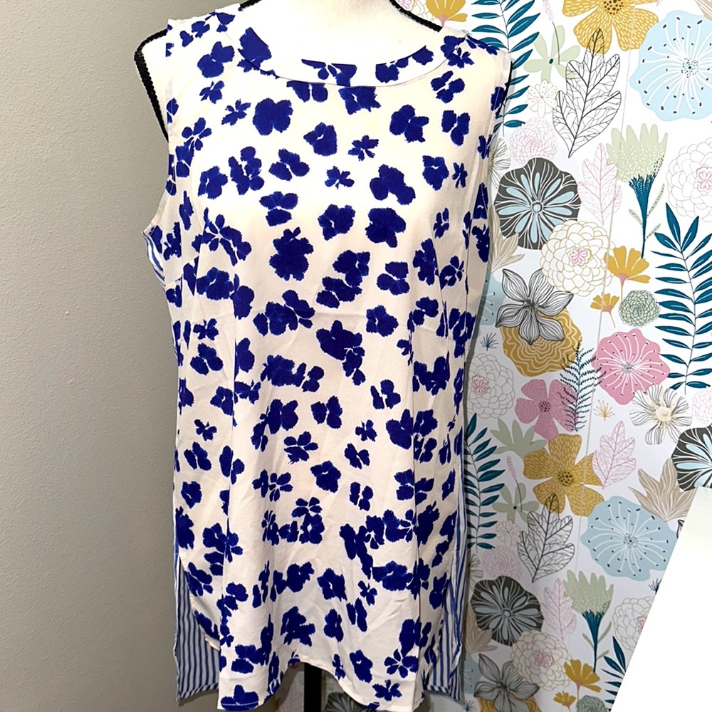 Cabi size medium sleeveless blue and white floral stripe blouse  high low style
